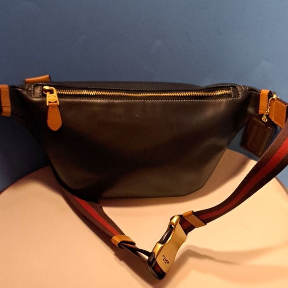 Coach Heritage Belt Bag in Signature Chambray (Model C4035) Treading 2026 - Picture 5 of 16